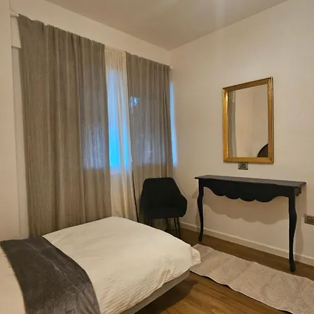 Luxury 2 Bdr Bathtub & View * Tirana