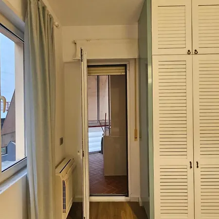 Luxury 2 Bdr Bathtub & View