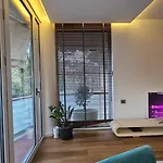 Lägenhet Luxury 2 Bdr Bathtub & View Tirana