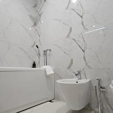 Luxury 2 Bdr Bathtub & View Appartamento Tirana